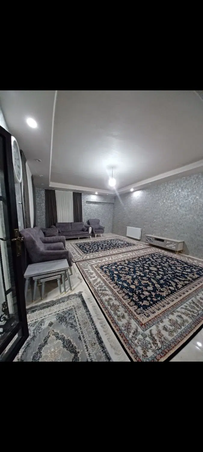 باغچه ۷۰۰ متری با تمام انشعابات قانونی