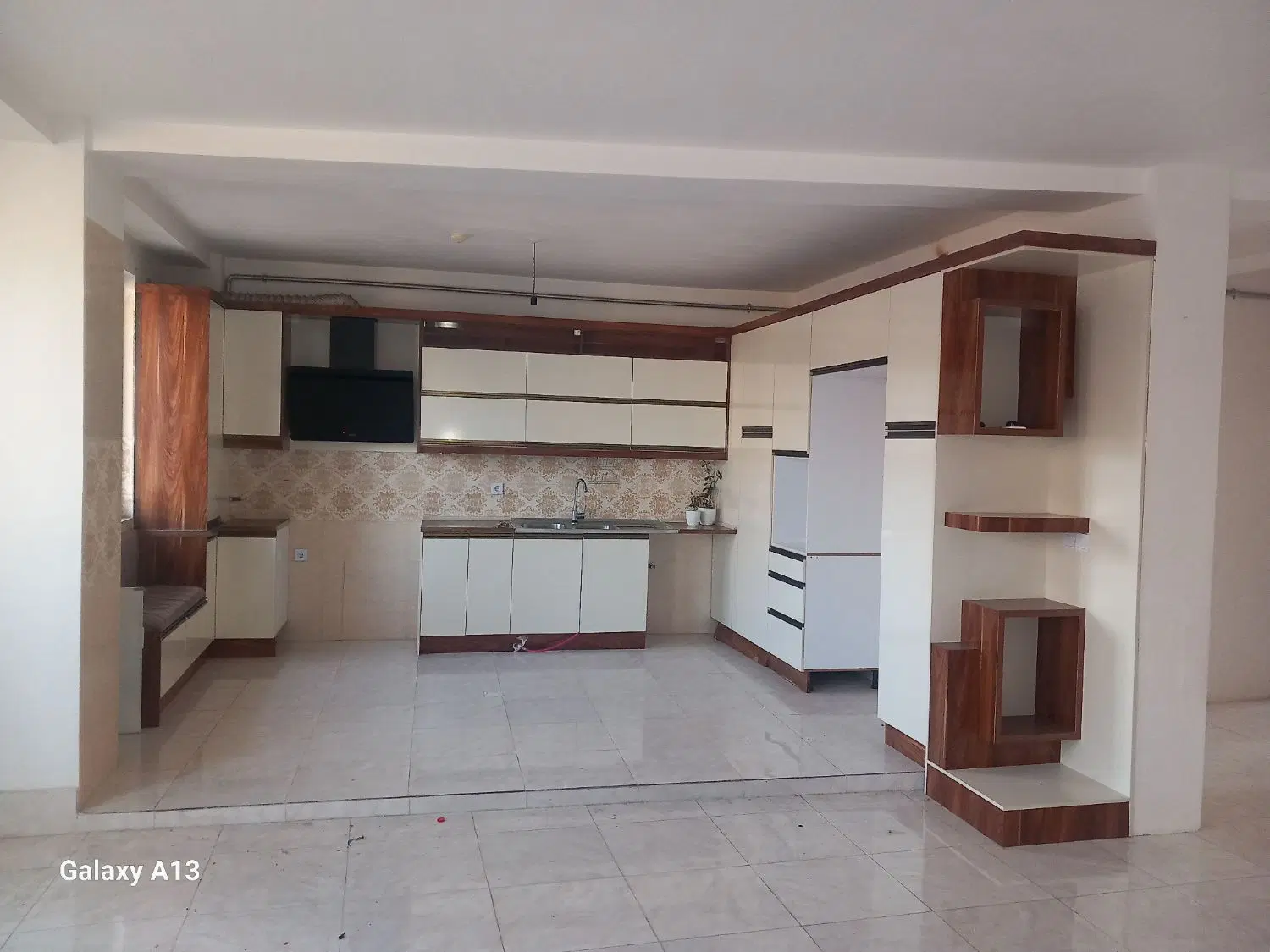 ۱۳۰ متری بر خیابان معجز