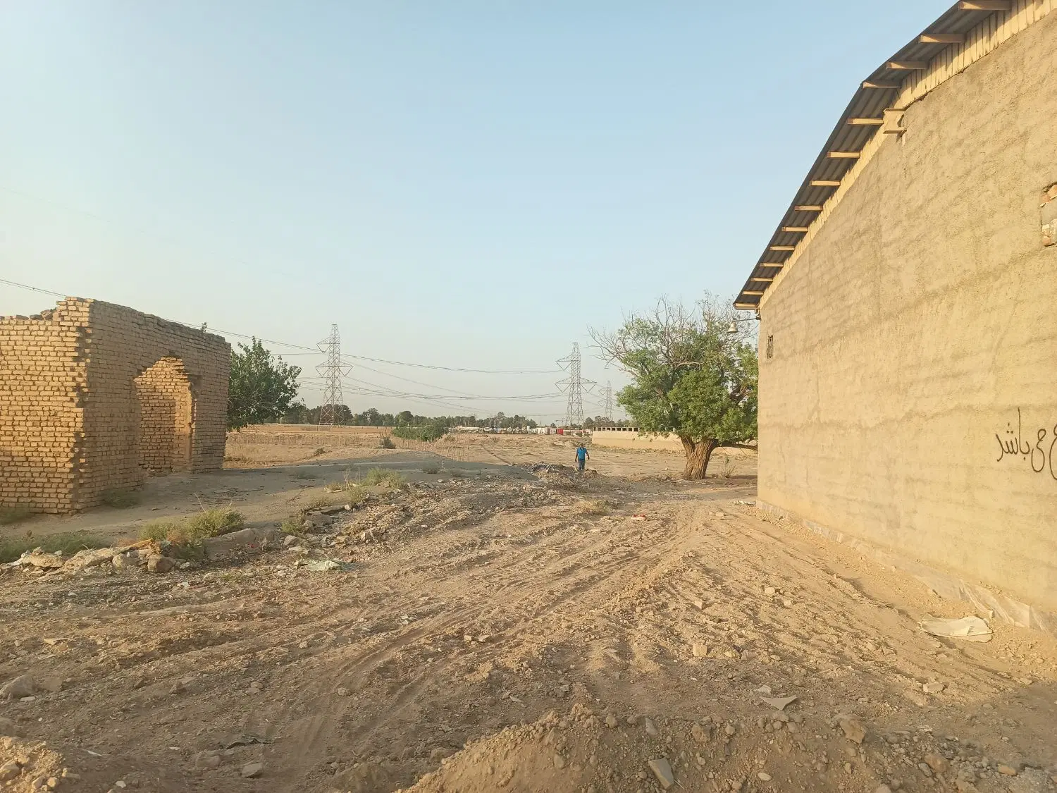 320 متر زمین دو بر