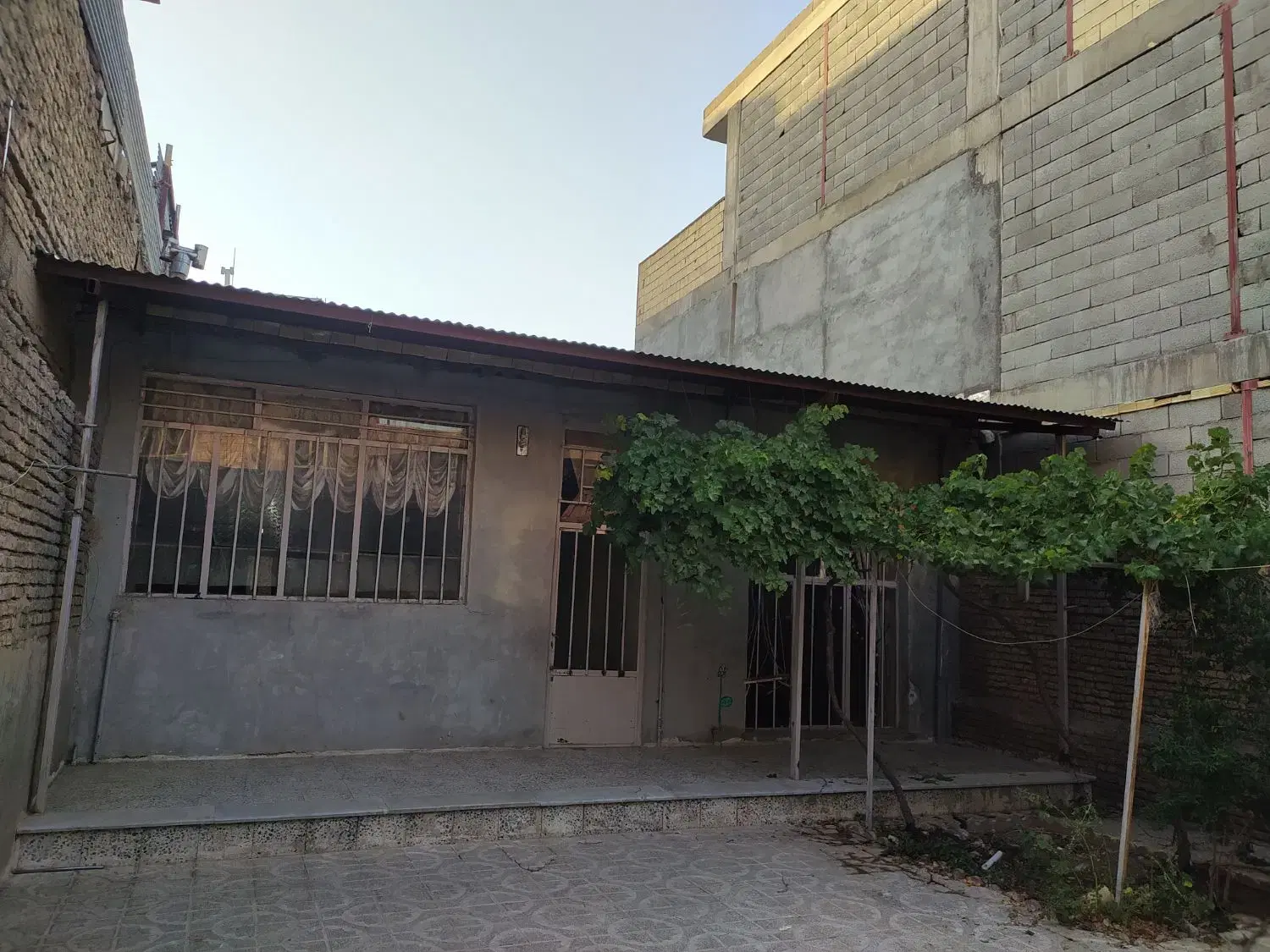دو باب خانه ویلایی کلنگی در خیابان بهار