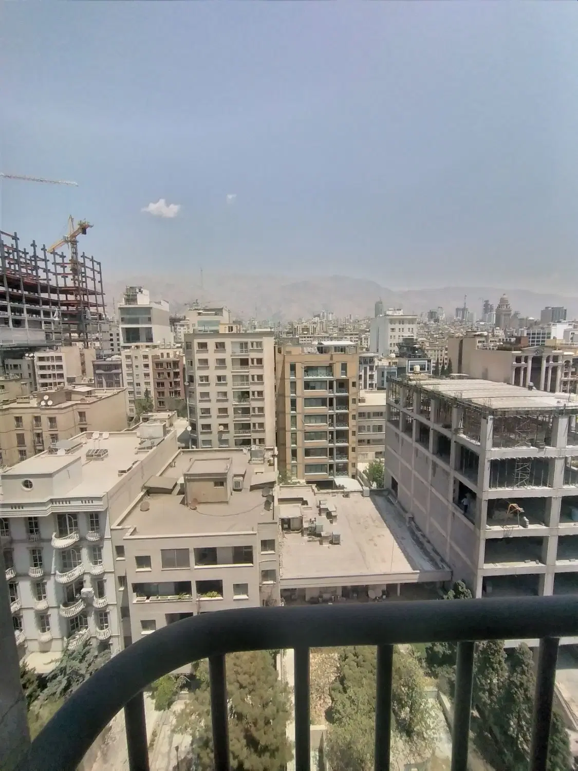جردن ولیعصر. ۹۰متر  بالکن قابل چیدمان
