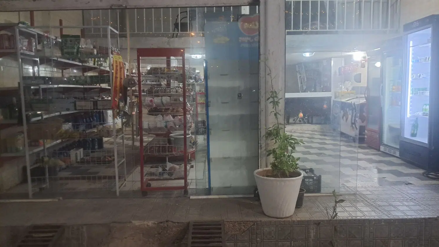 مغازه دو دهنه