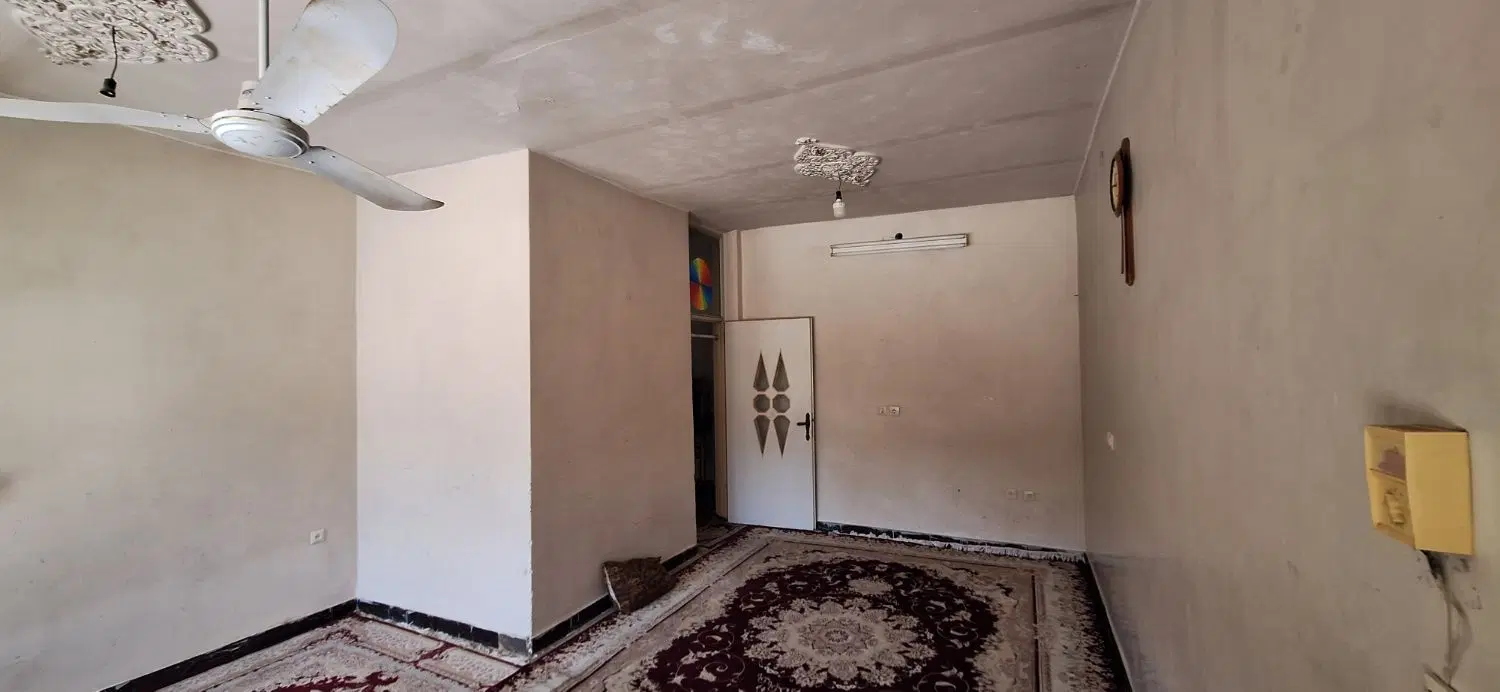 منزل شمالی ۳۰۰متری آهن و آجر باغ پورعزیزی