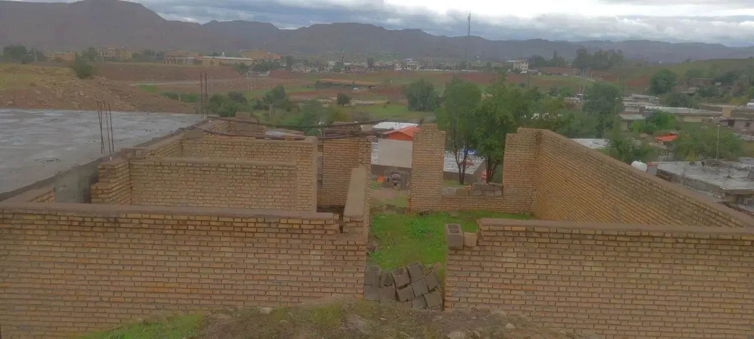 زمین ومنزل نیمه کاره