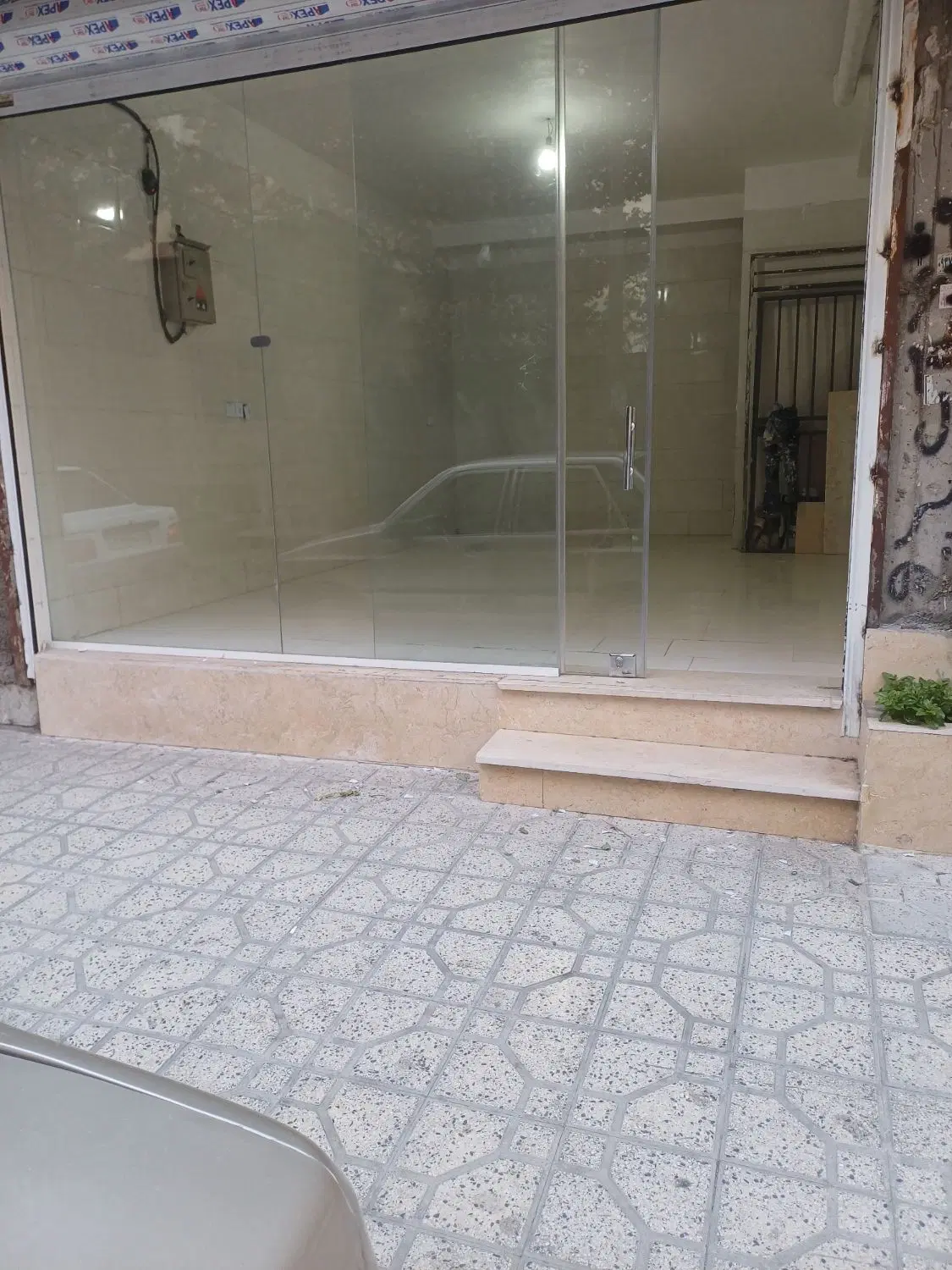 یک باب ملک تجاری