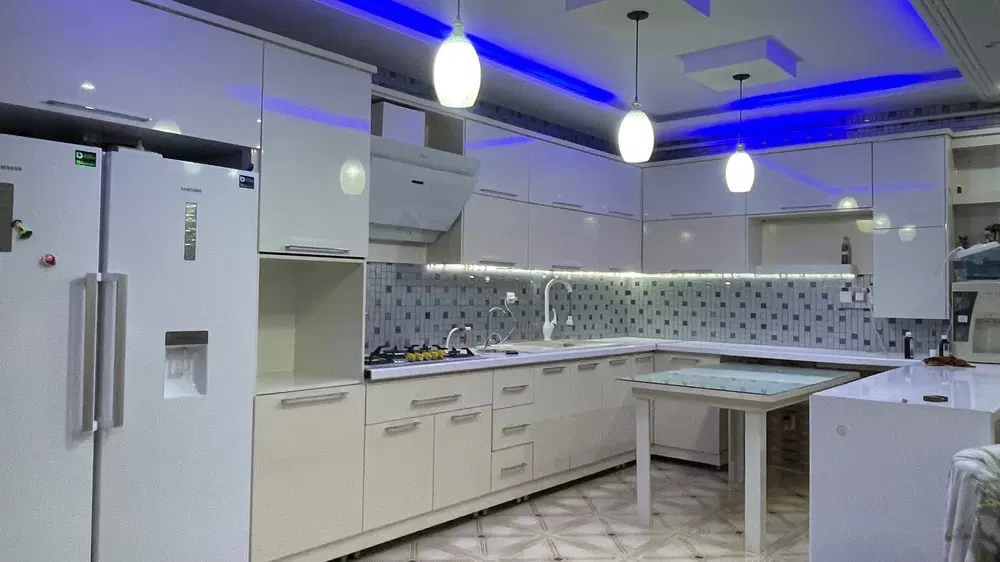 فروش خانه ویلایی ۲۴۰ متری