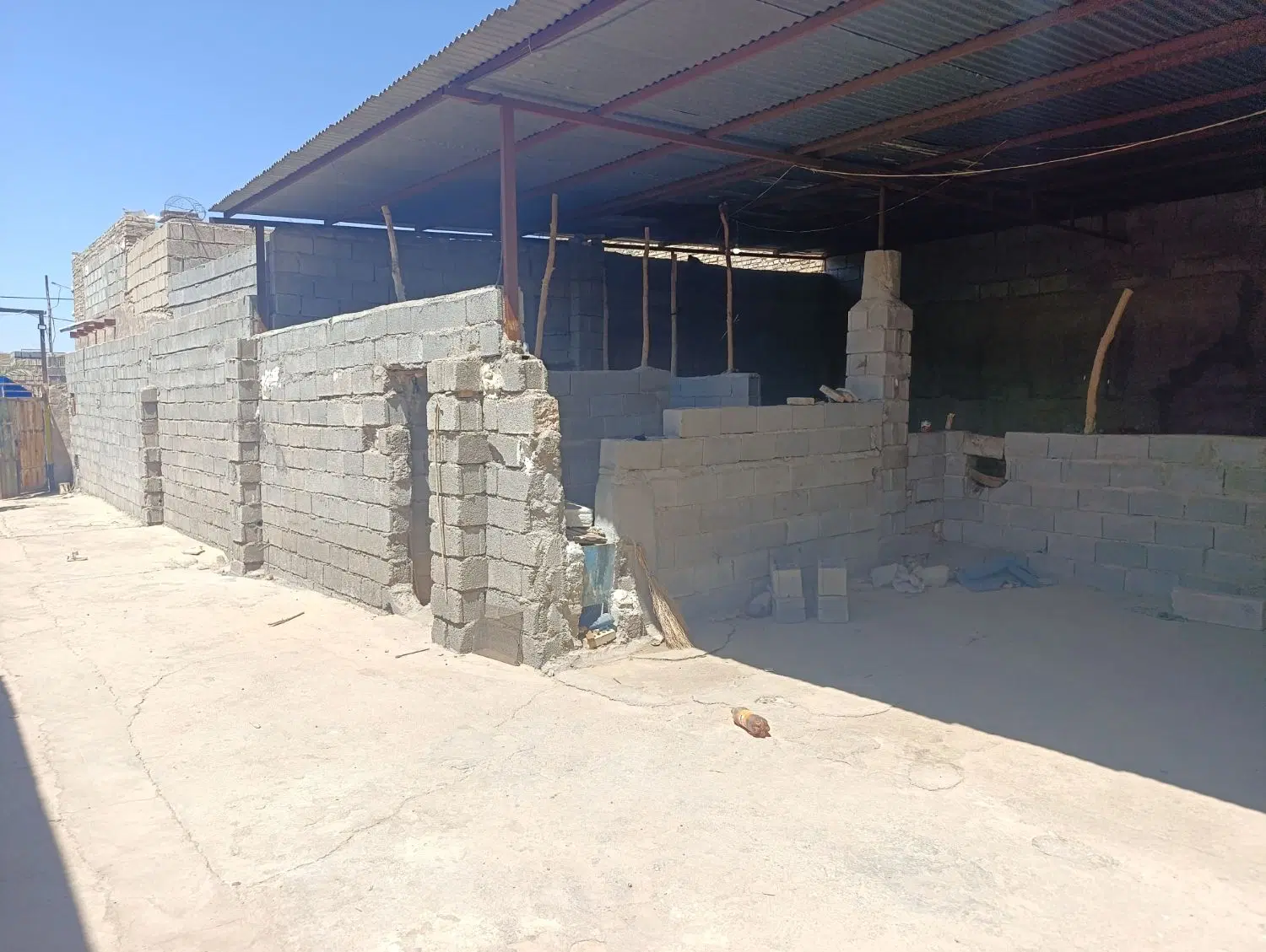 منزل و دامداری