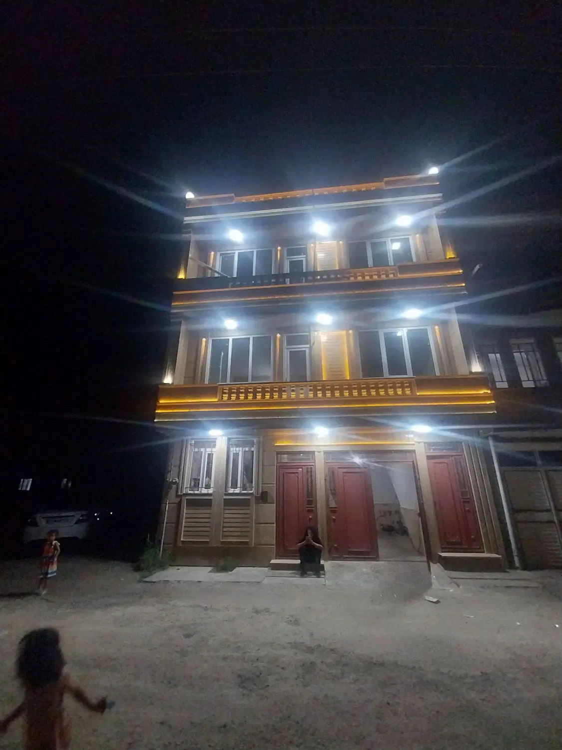 ساختمان مسکونی