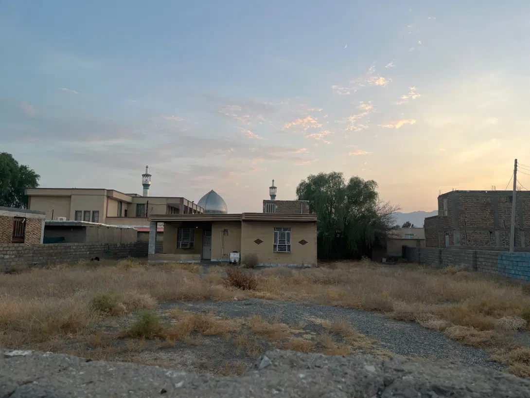 منزل مسکونی و ۱۶۵۰ متر زمین