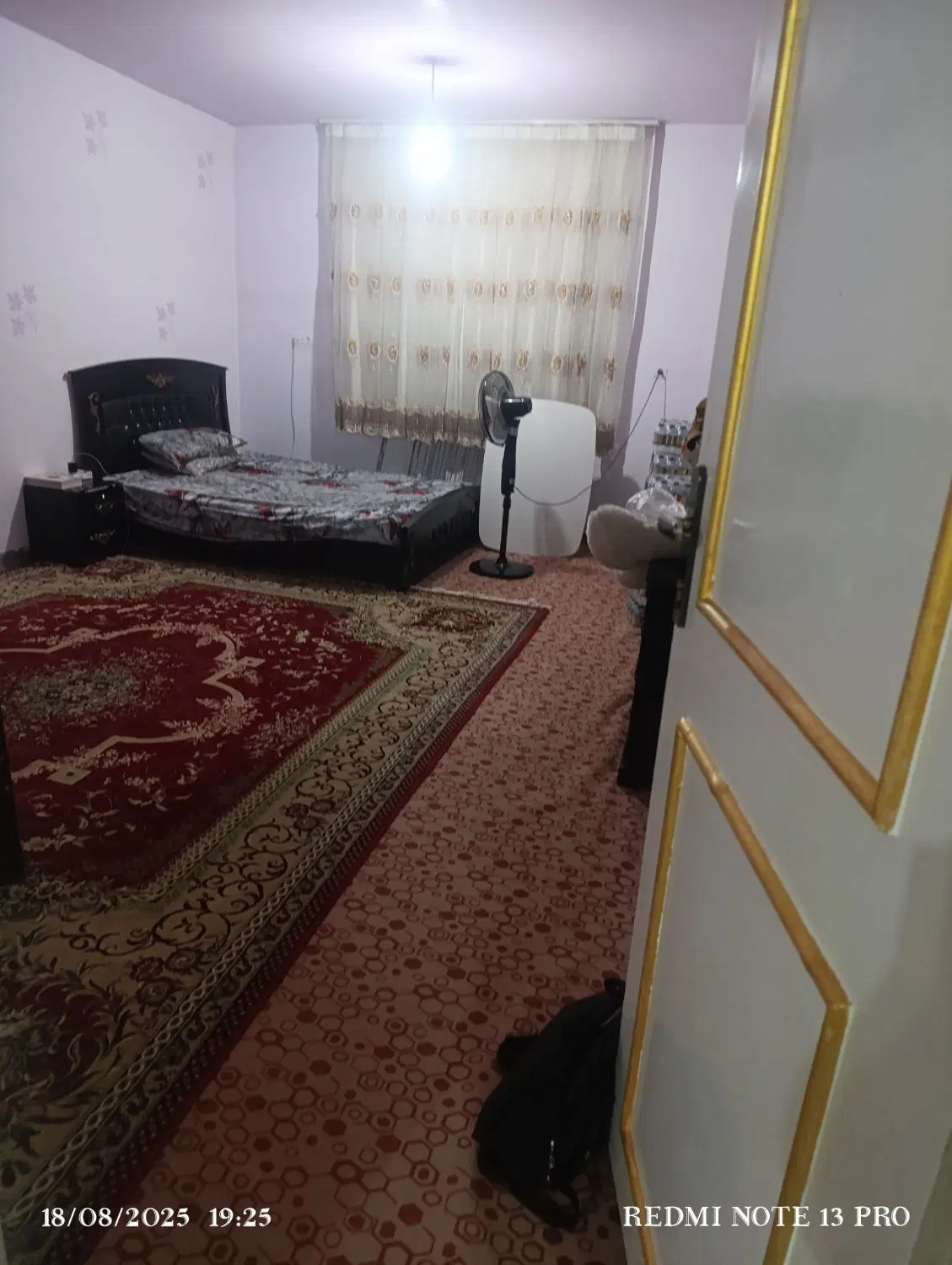 خانه طبقه دوم همراه با پارکینگ شخصی به فروش میرسد
