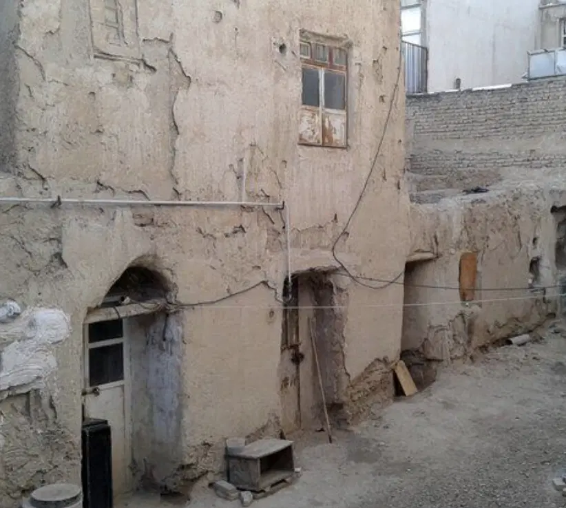 ملک کلنگی داخل روستای مرادآباد(طرح هادی)