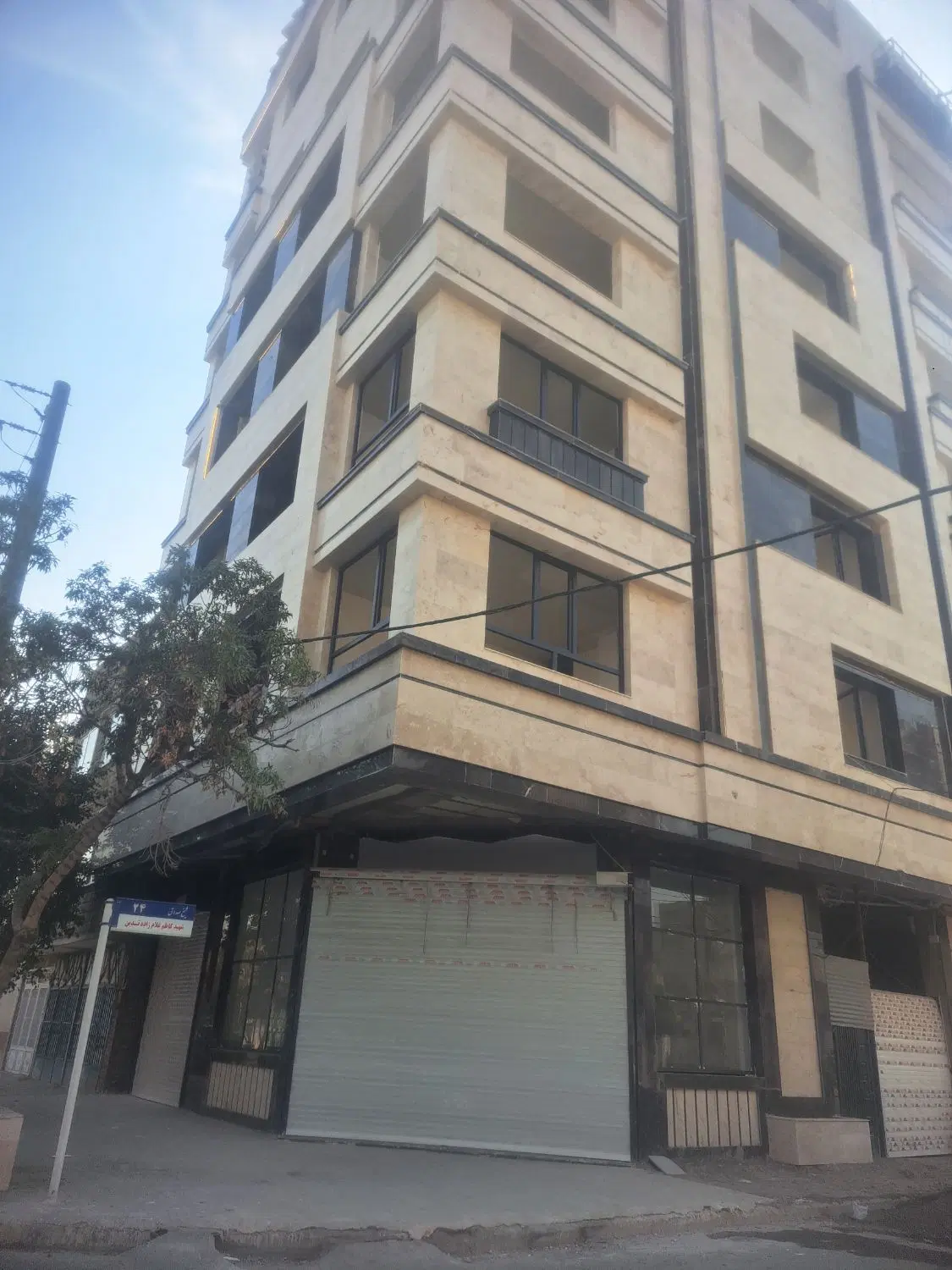 آپارتمان بهترین لوکیشن شیخ صدوق برج 3 نبش
