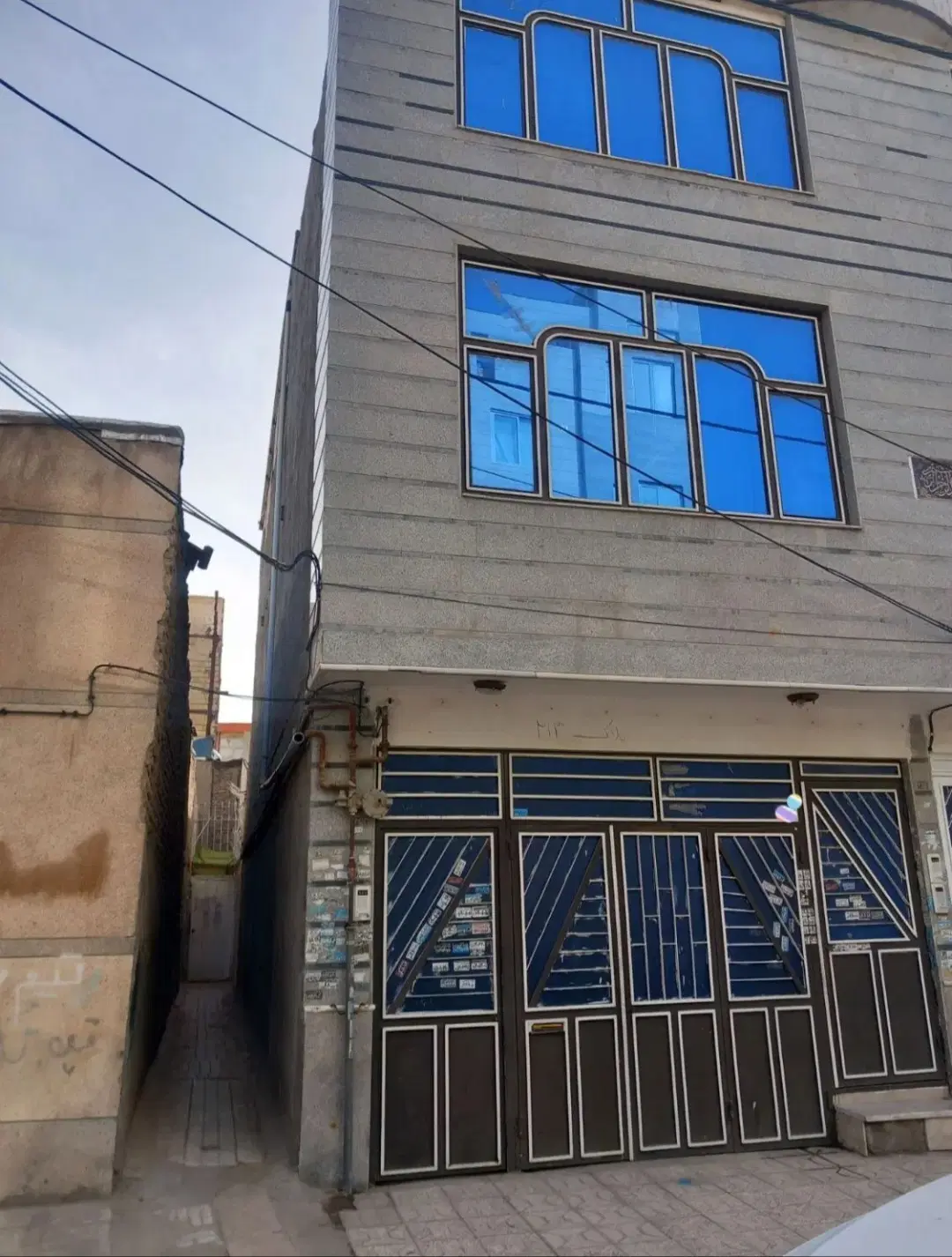 فروش خانه ویلایی در ۳ طبقه مجزا حاشیه فوری