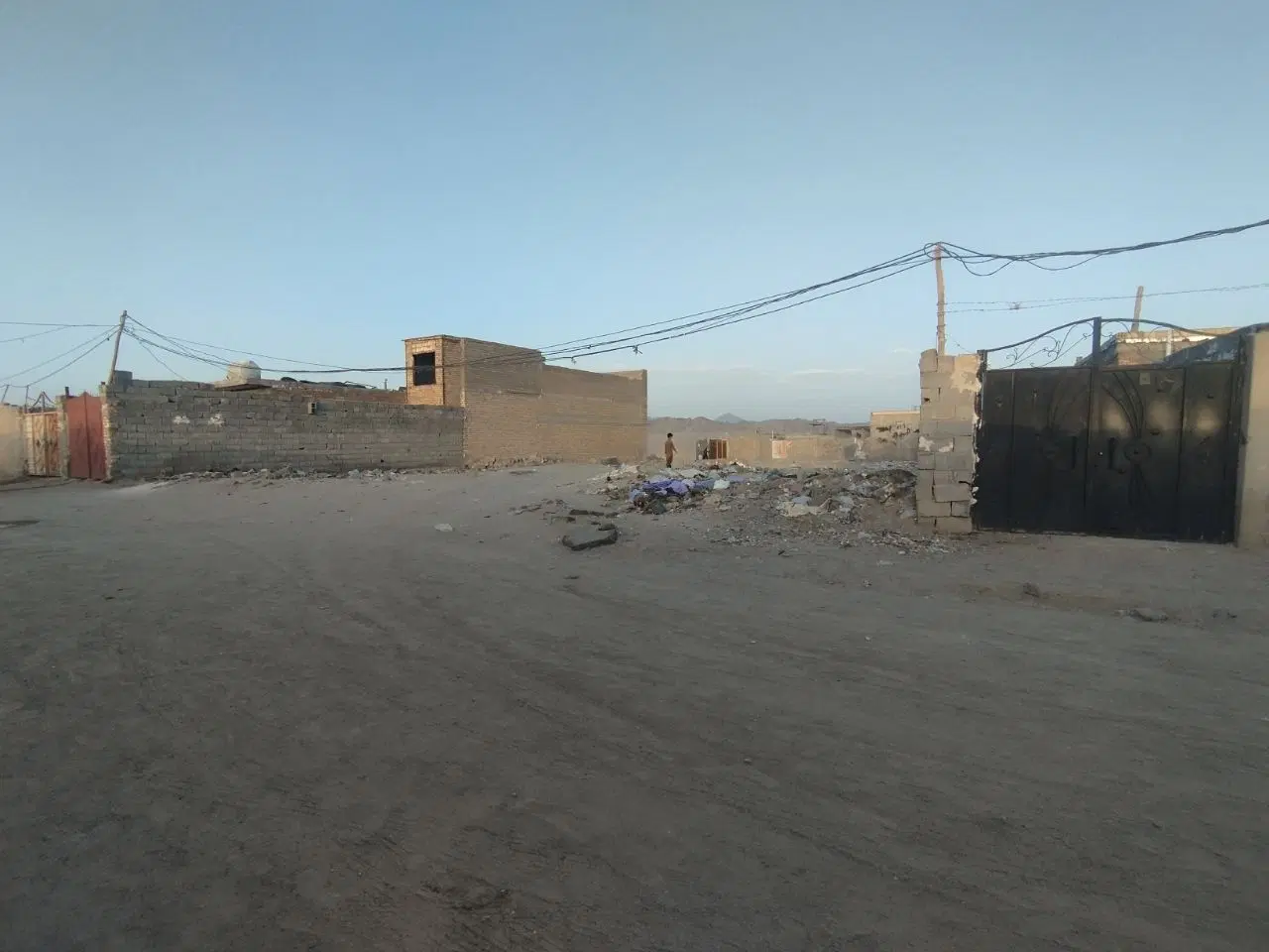 زمین فروشی
