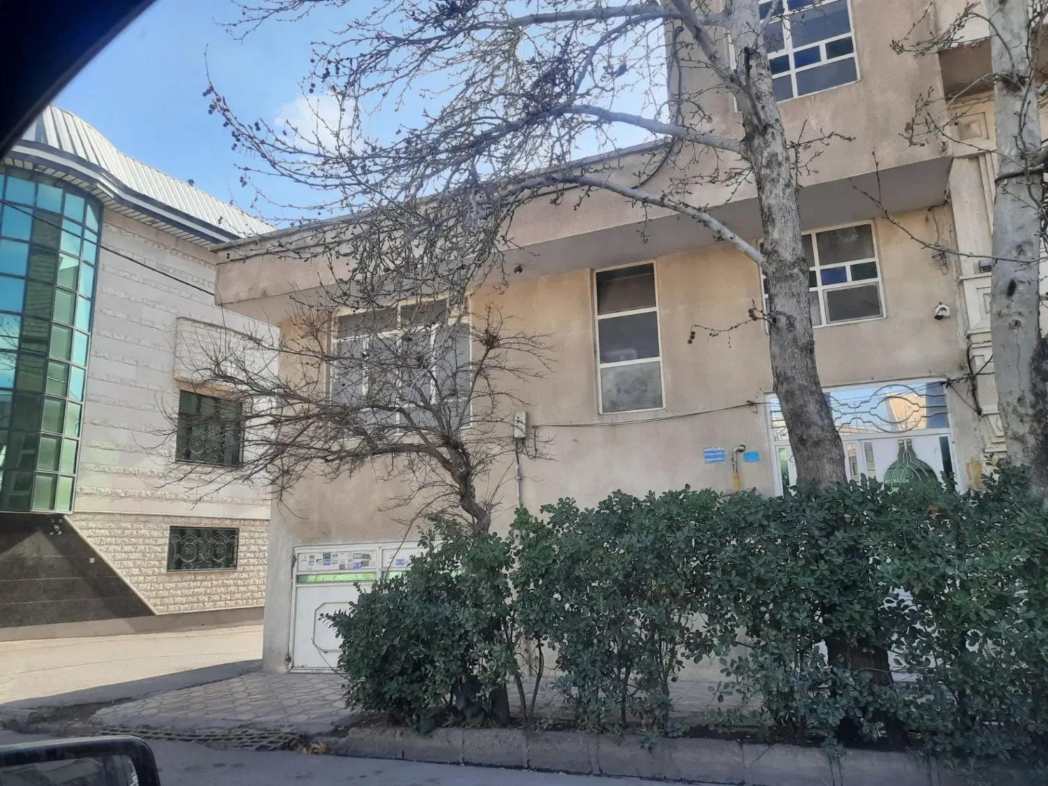 خانه ویلایی نادری داروخانه رازی