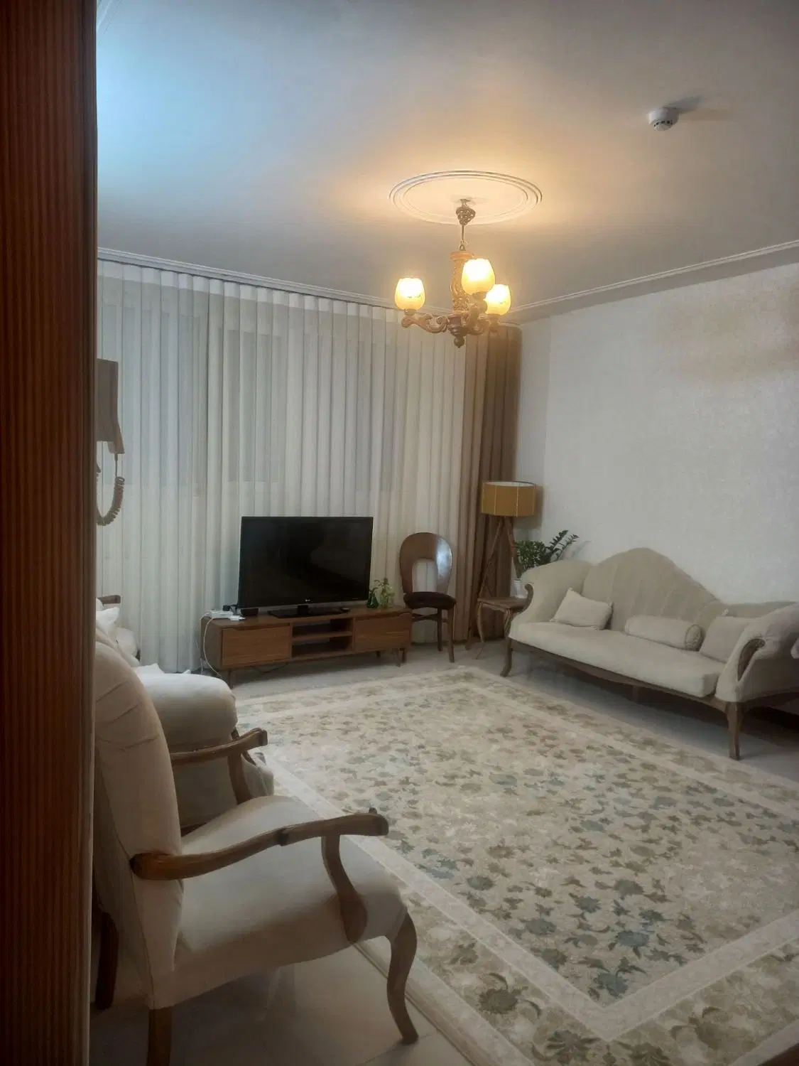 واحد ۷۰ متری عروس دامادی