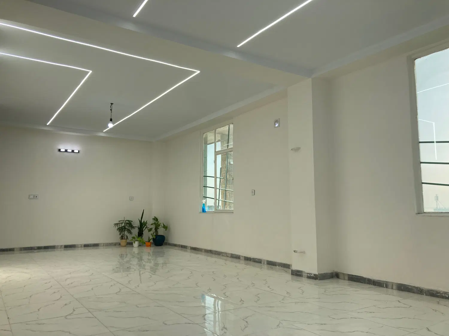 ۹۰ متر، فول امکانات، سند، رو به نما