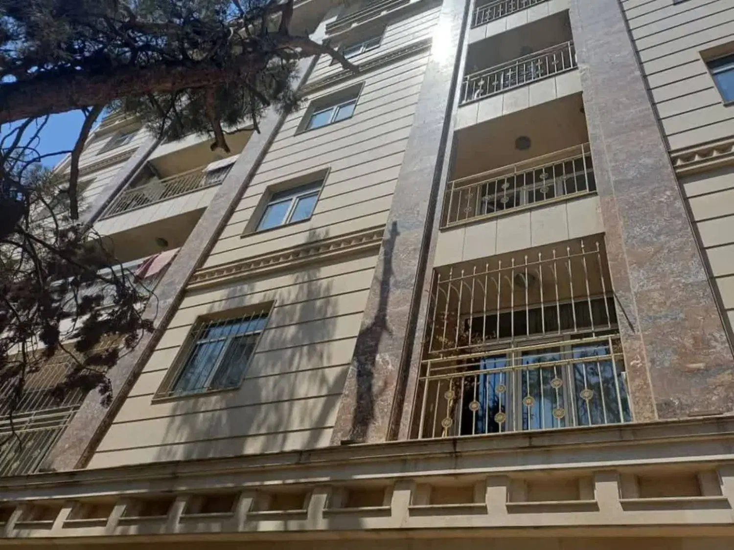 145 متر میدان صد نارمک سه خوابه