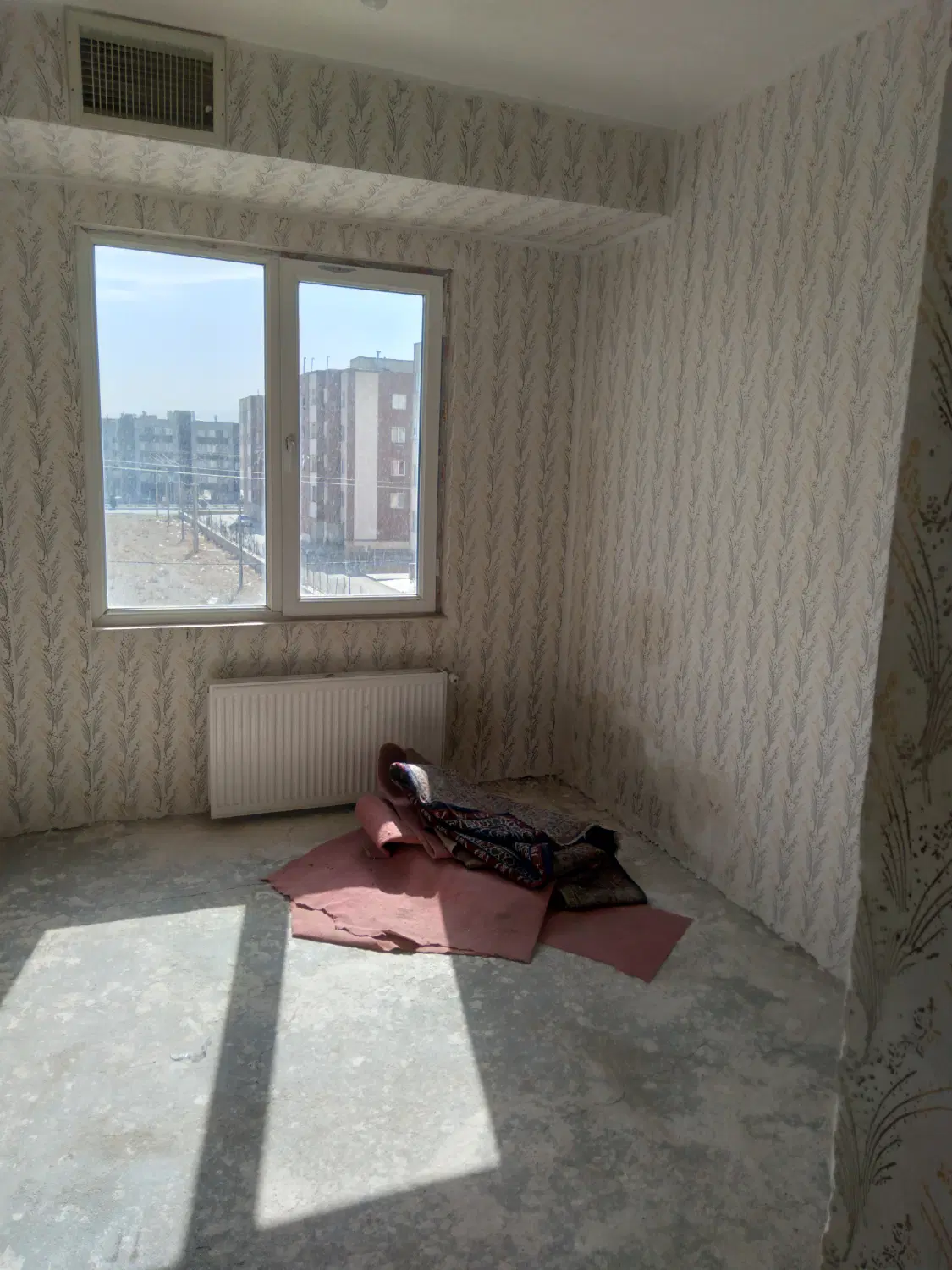 واحد 78 متری نورگیر در گلبهار