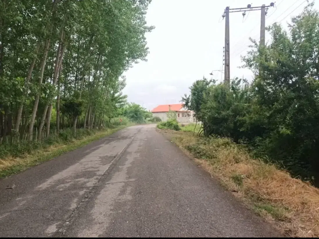 چند قواره زمین به متراژ ۲۵۰ تا ۳۰۰ در روستای سرسبز
