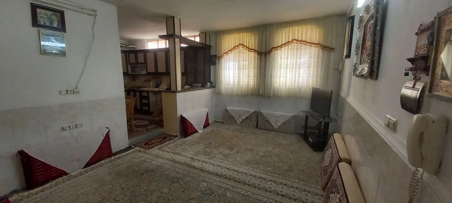 سه طبقه آپارتمان   یکجا بفروش میرسد