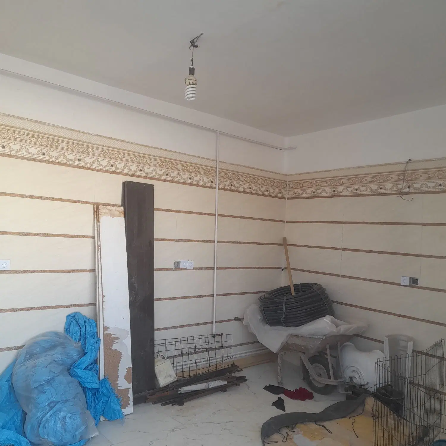 مغازه حدودا ۲۰ متر