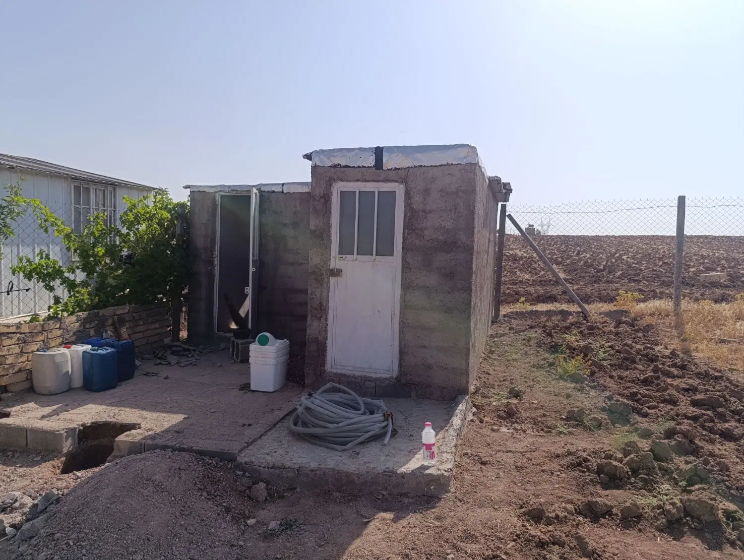باغ فنس.چاه آب. اتاق . دسشویی میانچال