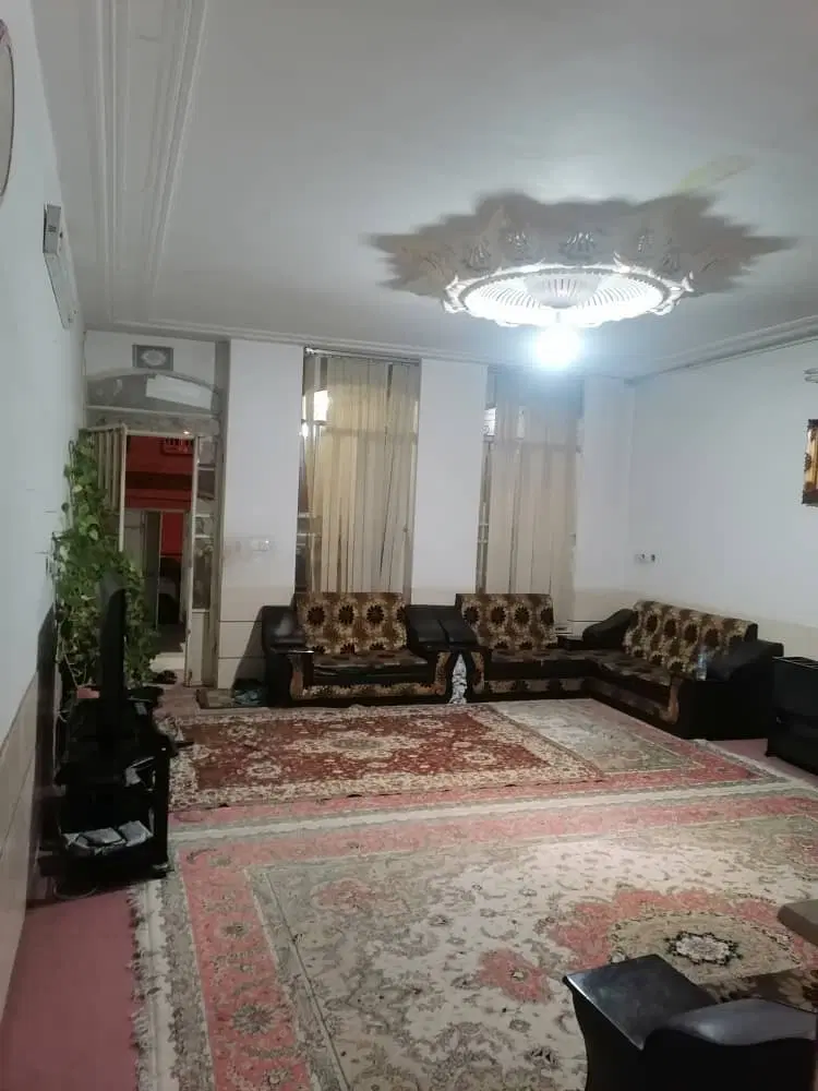 فروش فوری ویلایی حیاط دار خیابان مبین