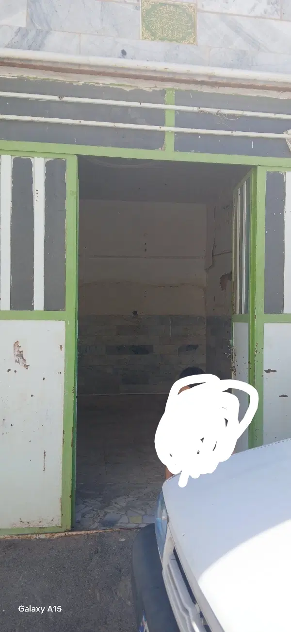 یک گاراژ ۱۵ متری تجاری هم برای مغازه و انباری
