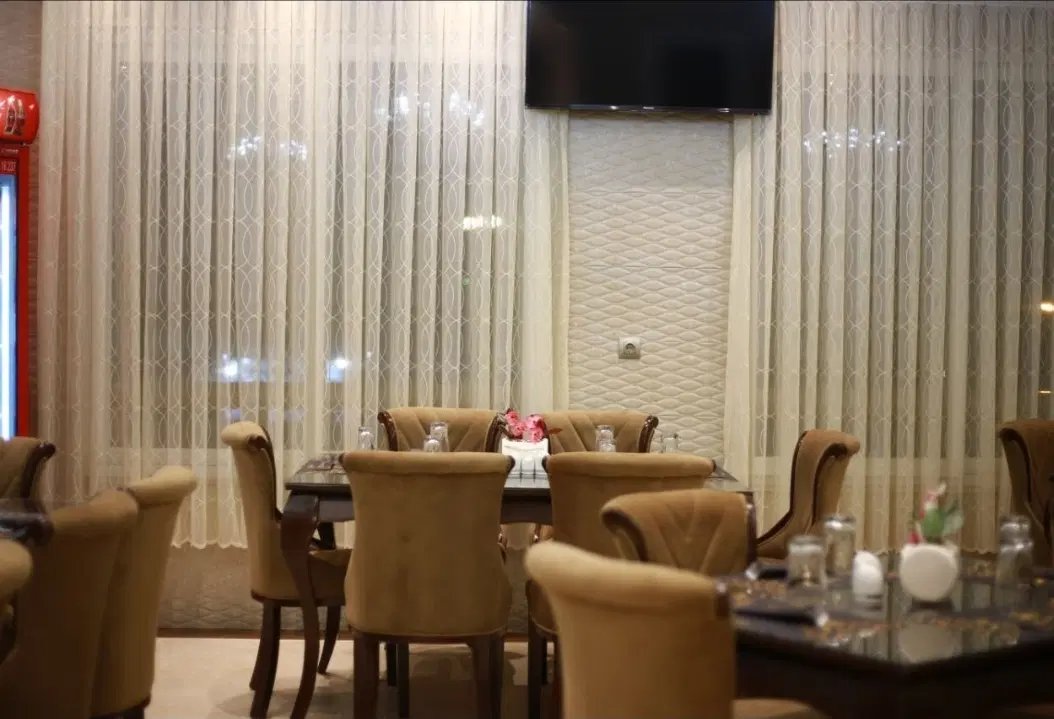 مغازه تجاری در سه طبقه به مساحت ۲۳۰ متر