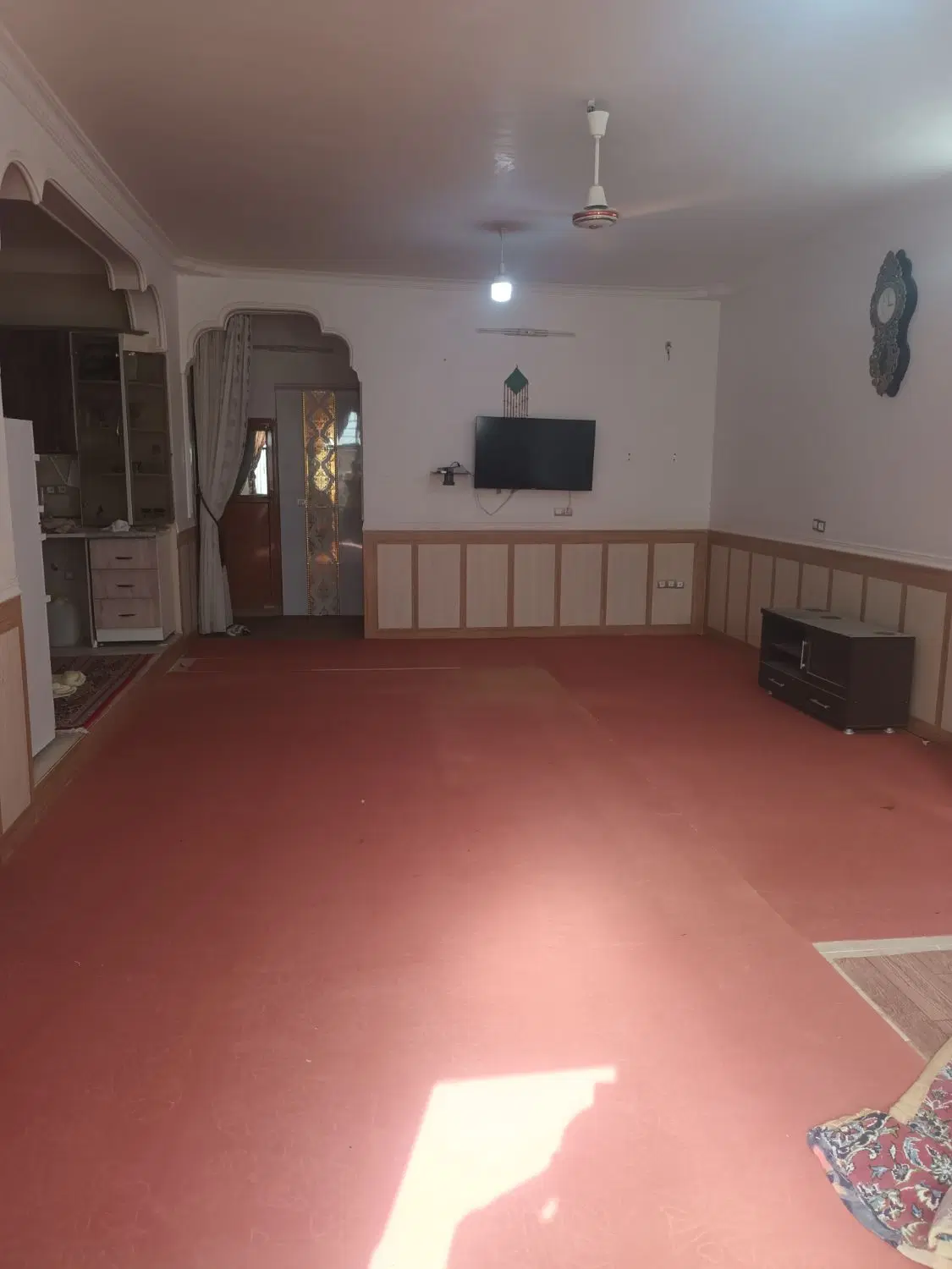 یک خانه اجاره ای طبقه هم کف