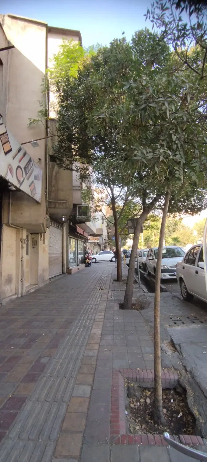 ۱۲۶ متر کلنگی با مغازه تجاری بلوار بریانک