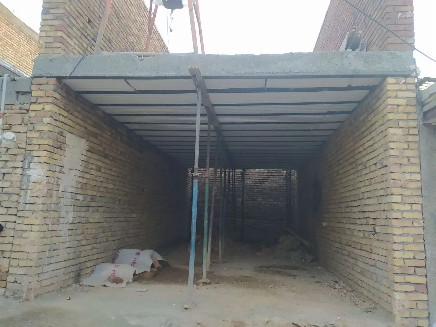 مسکونی نیمه کاره