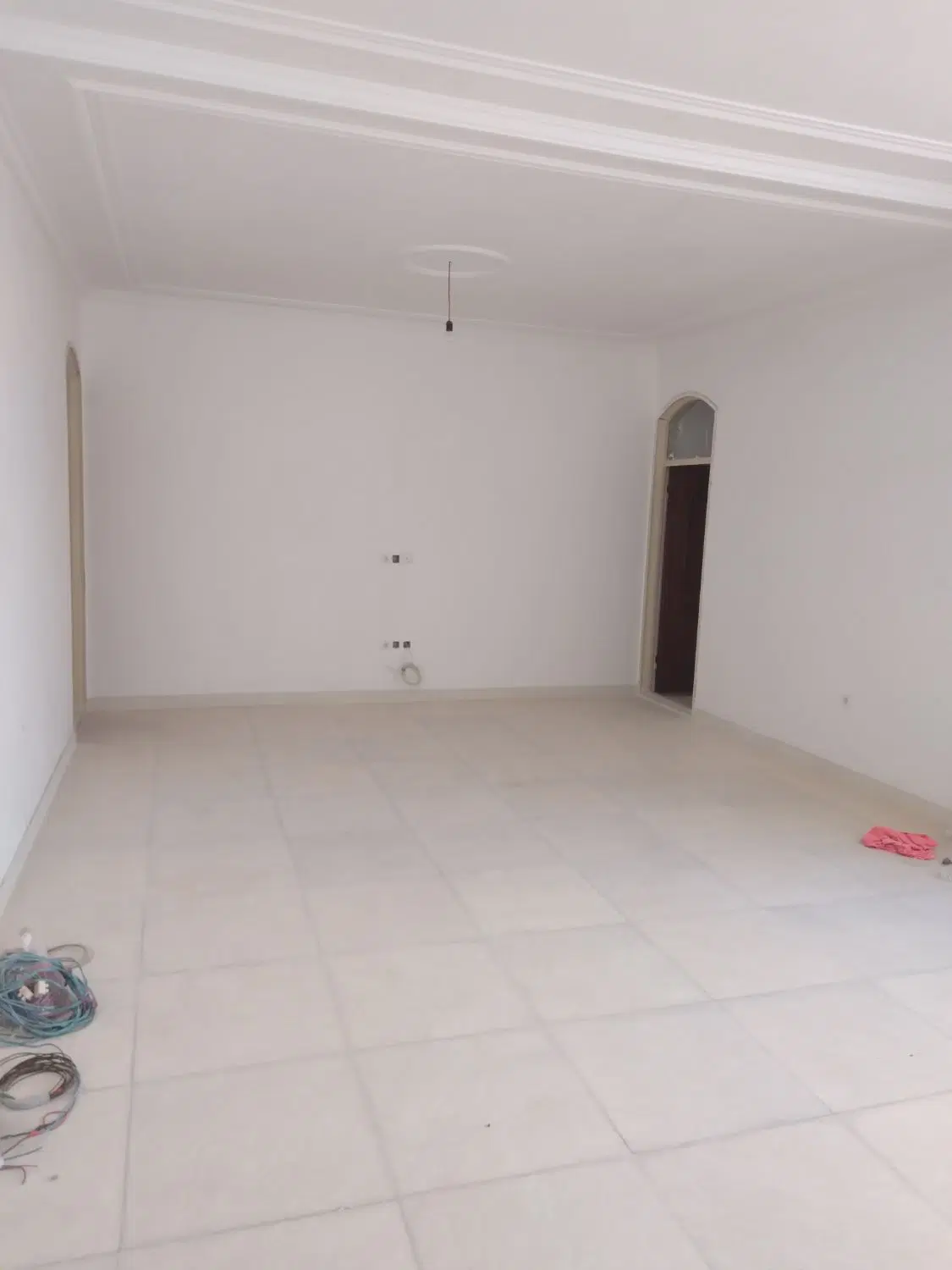 حیاط مسکونی ۱۰۰متر در باغمعروف