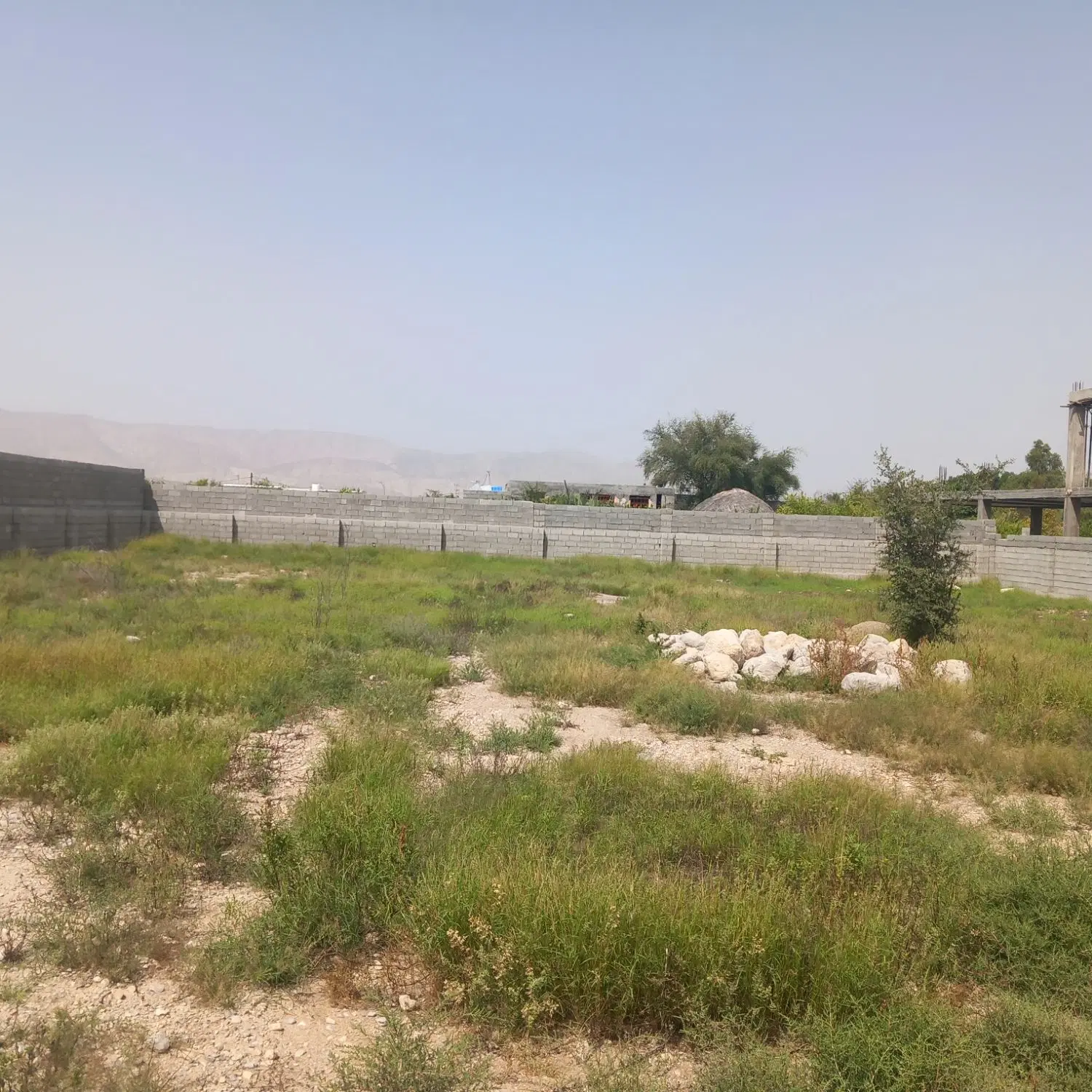 زمین چهار دیواری