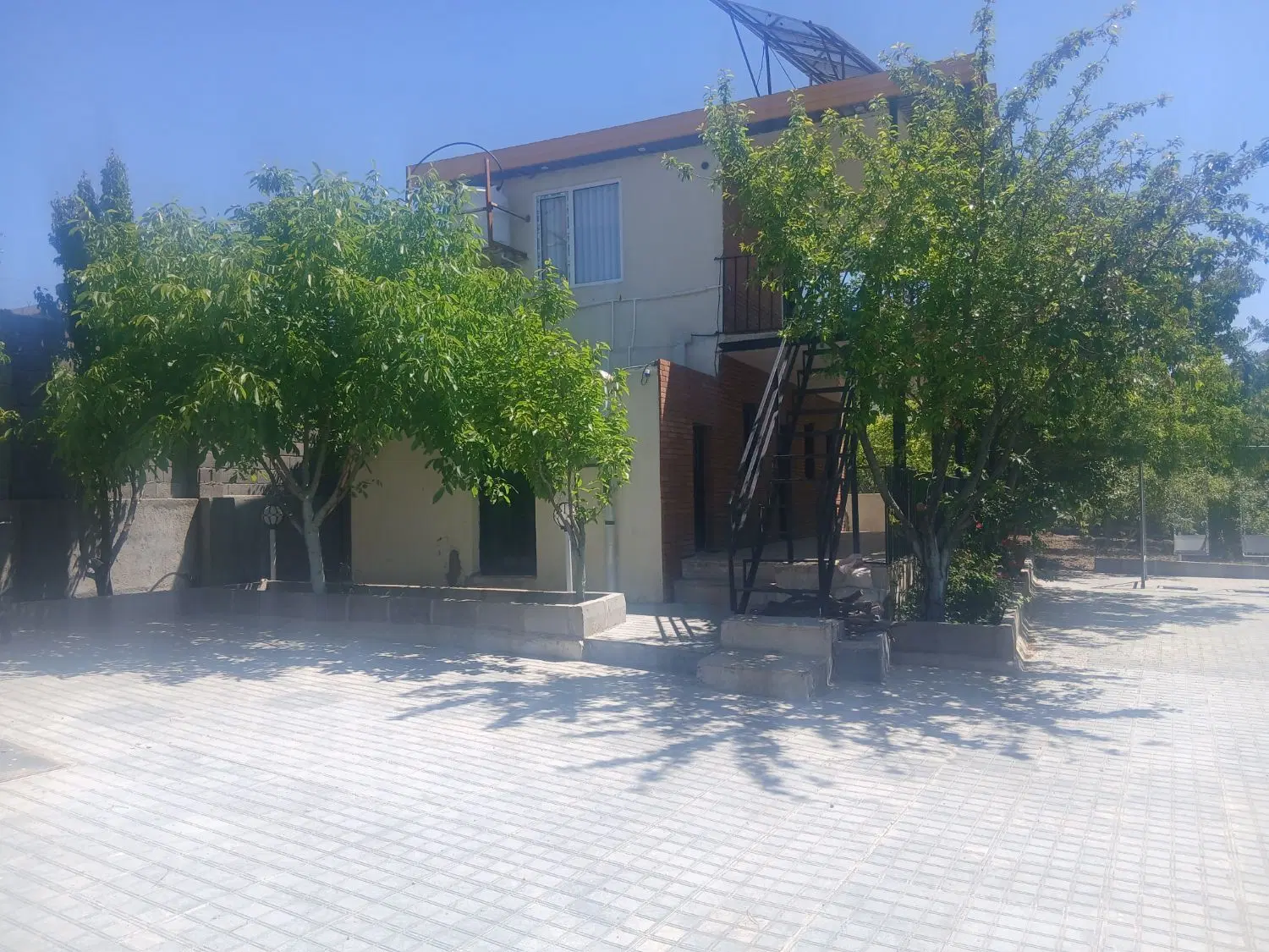 ویلا زیبا رزجرد کوچه رز