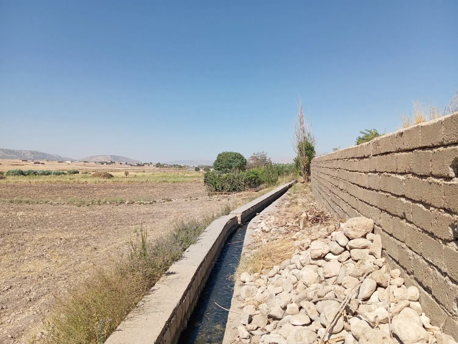زمین فروشی