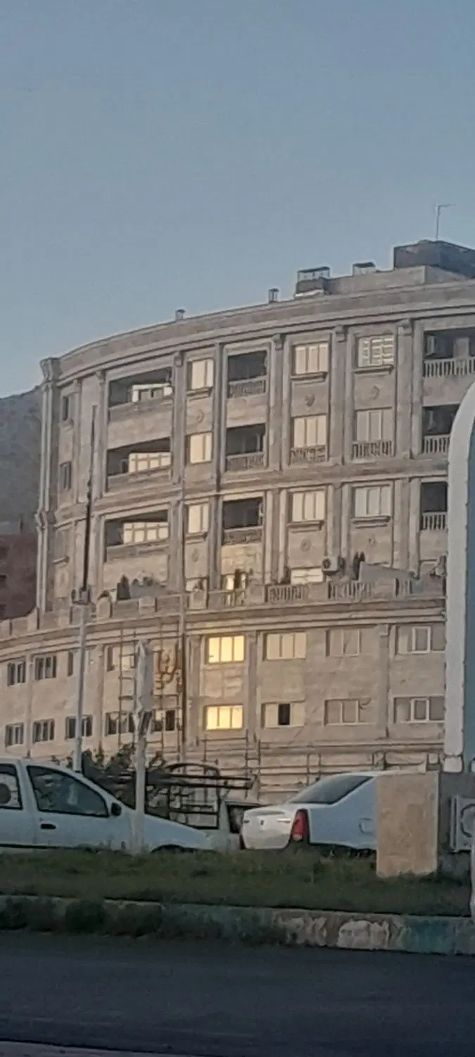 واحد لوکس اسانسو پارکینگ