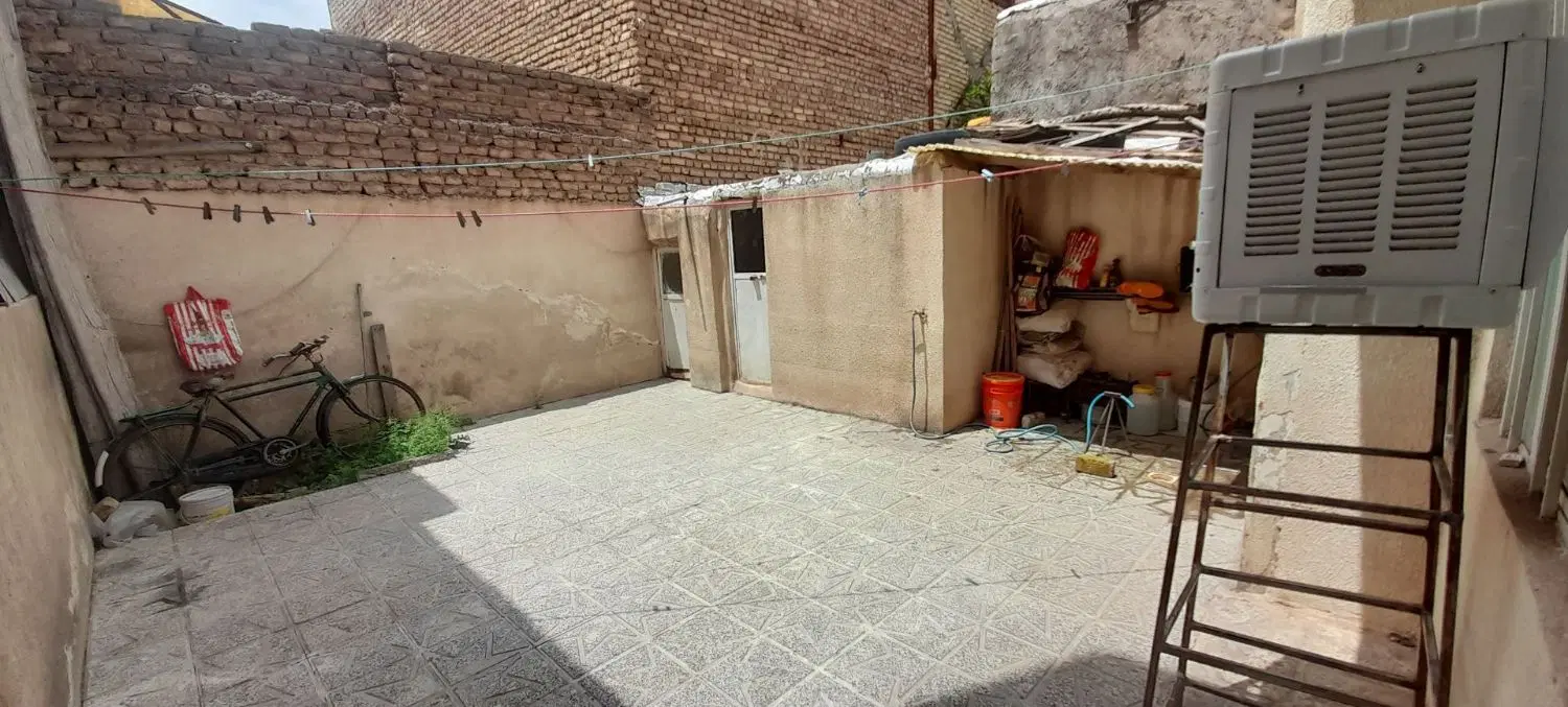 خانه ۱۰۲ متری
