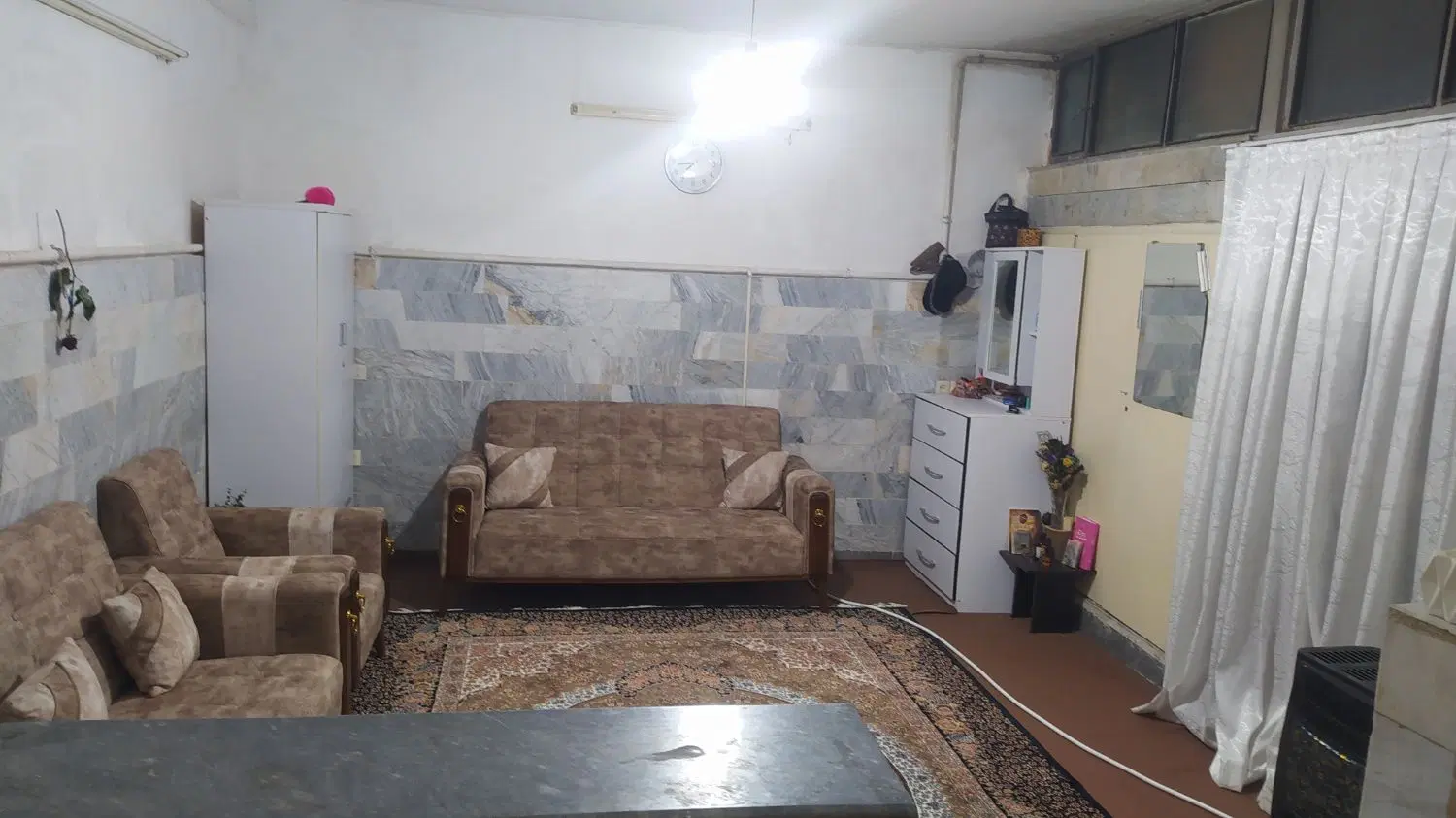 زیر زمین تمیز ودنج وساکت