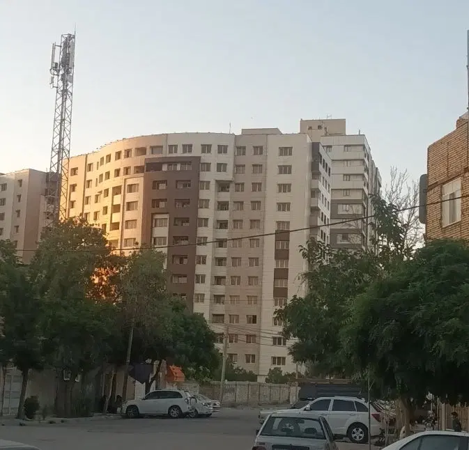 رهن واجاره مغازه ۳۰ متری حاشیه خیابان ۲۰ متری