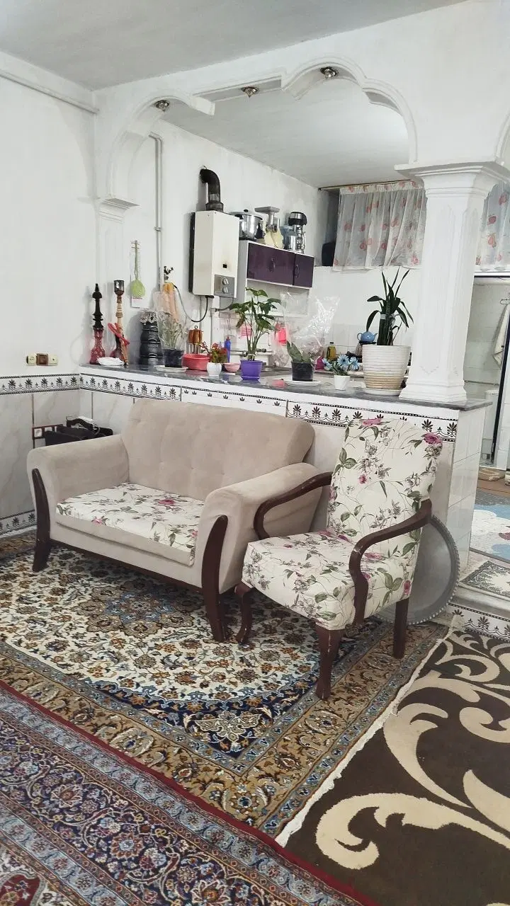 خانه ۱۰۰ متری خیابان عاشورا