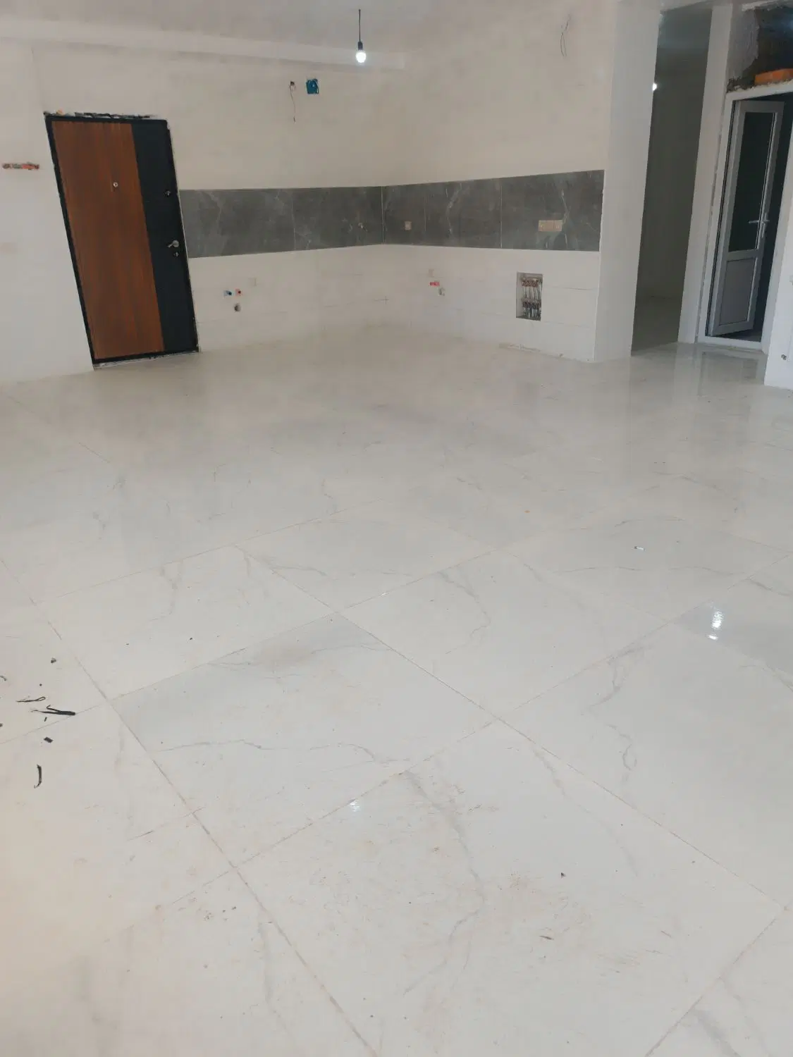 اپارتمان ۱۲۰ متری_دو خواب_سالن بزرگ غرق نور