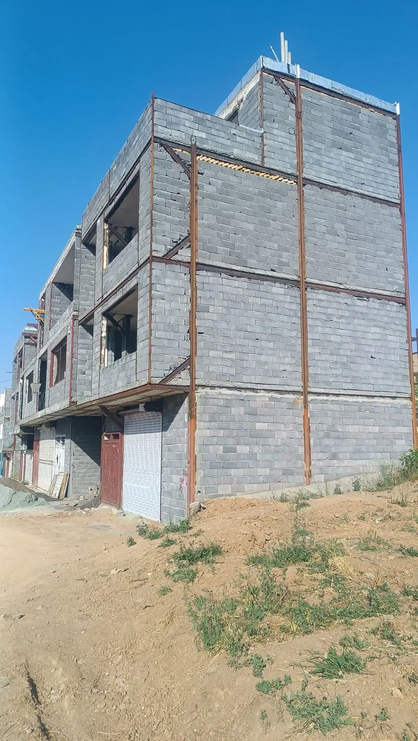 خانه نیمه کاره ننله