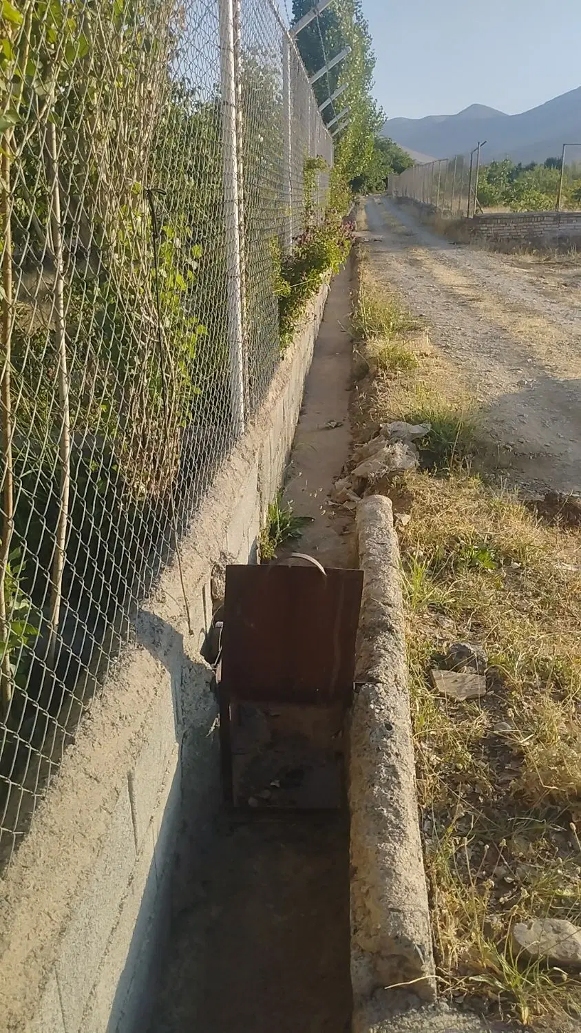 زمین دوراهی گوار