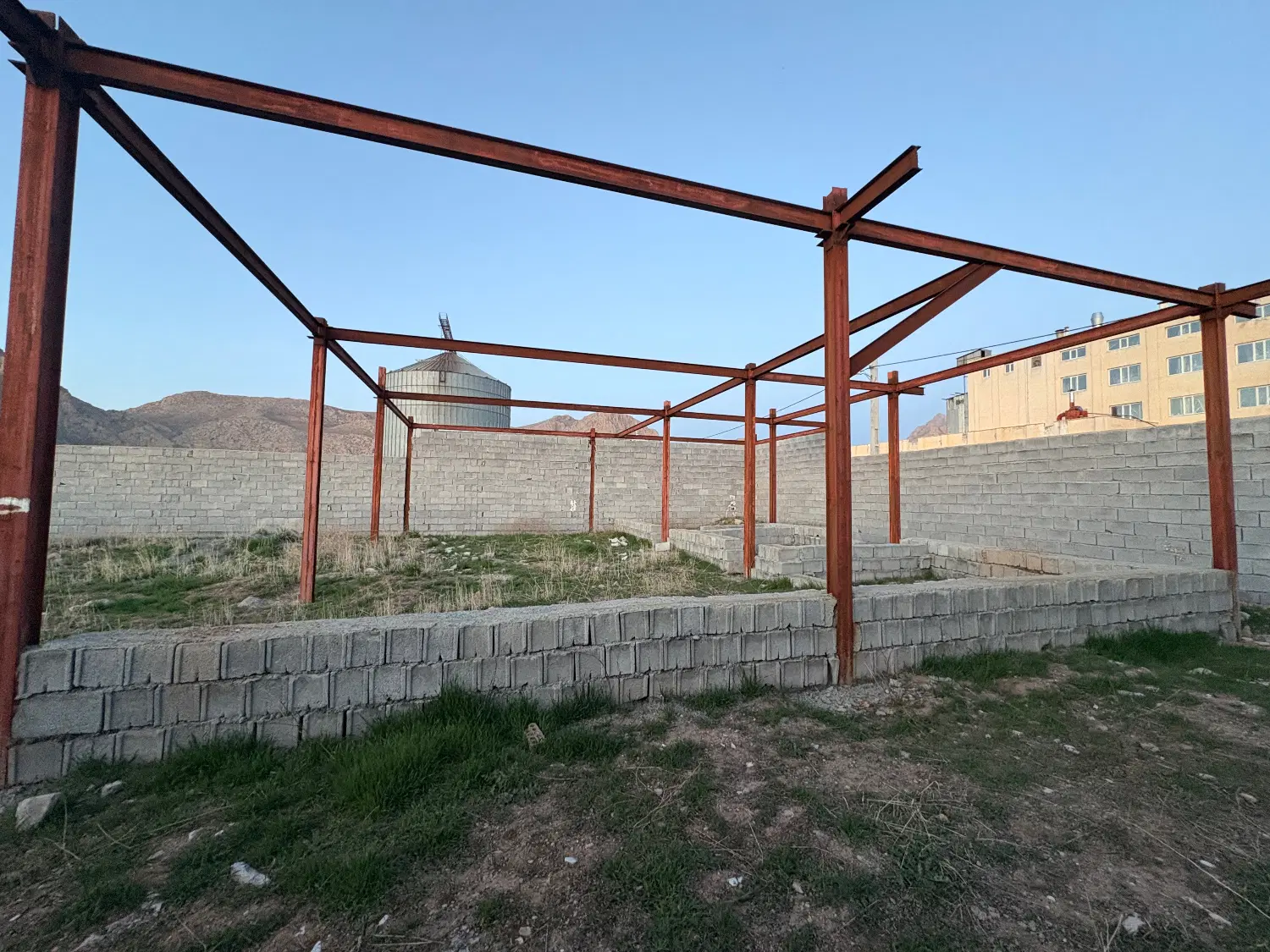 باغ و باغچه ۷۰۰متری