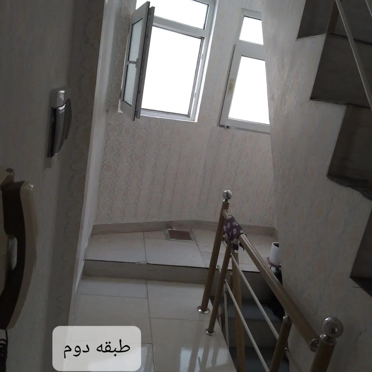 آپارتمانی ۳ طبقه متراژ کوچک ۱۸ متر
