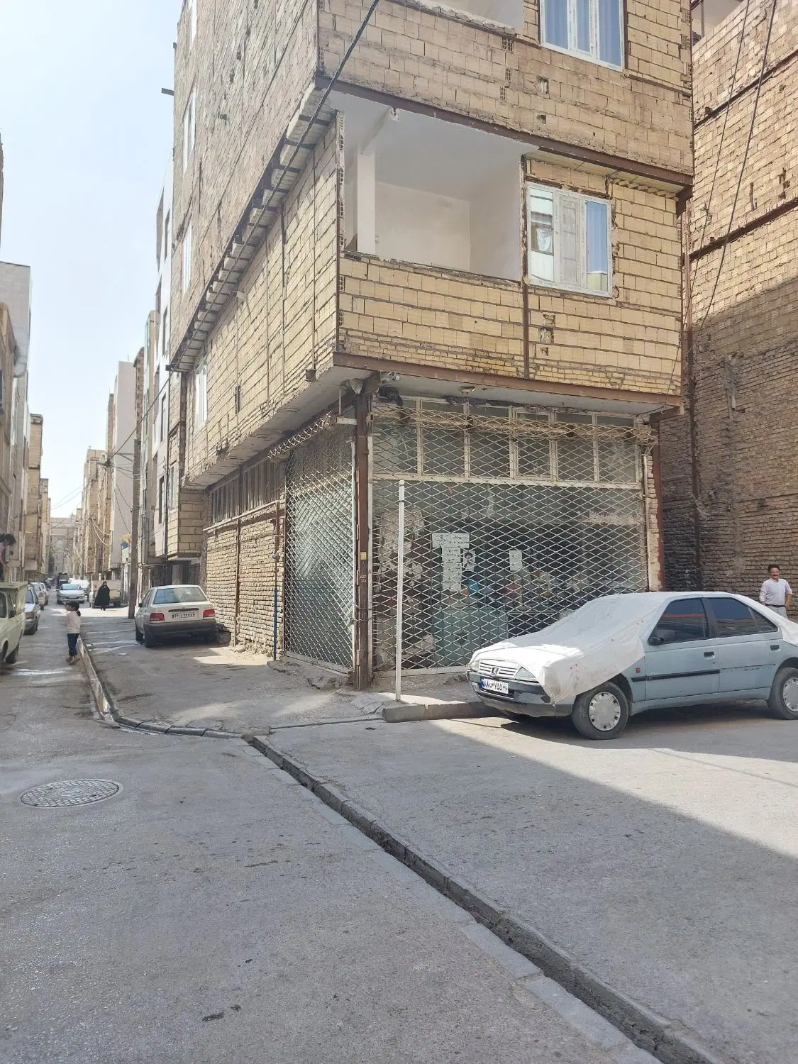 مغازه فروشی حاشیه طبرسی۲۶- نظام دوست ۳۷