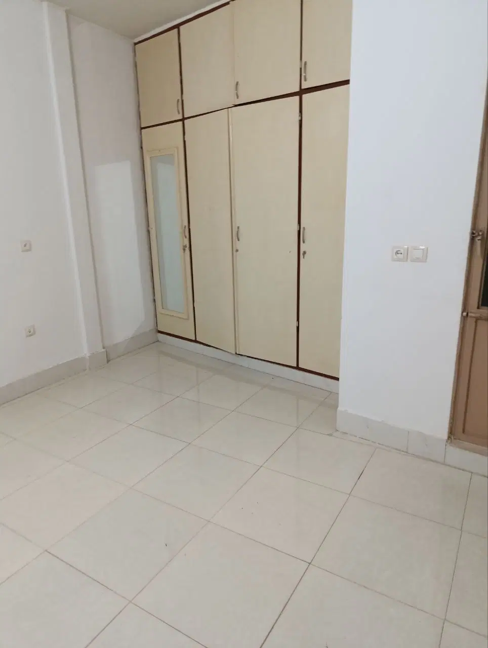یک واحد اپارتمان نود متری حاشیه همت