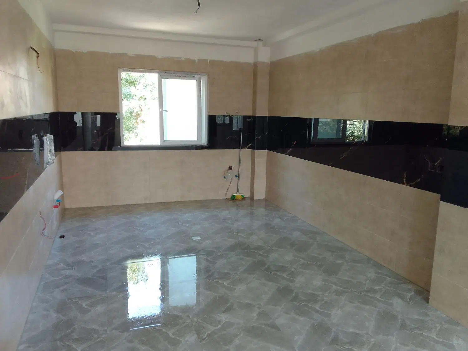 یک طبقه بالای پیلوت